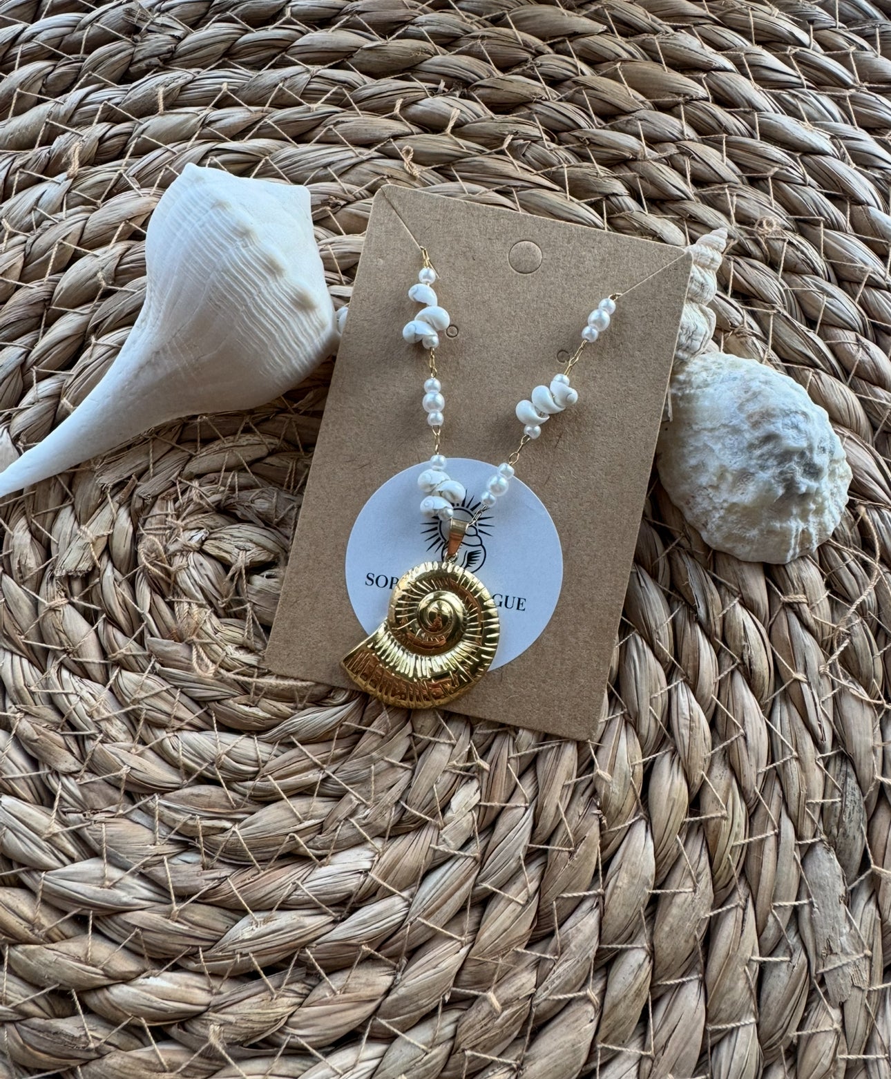 Collier escargot perles blanches